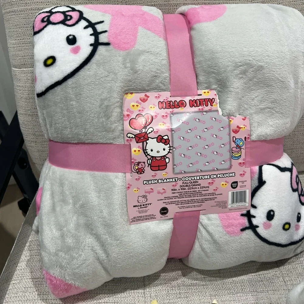 Sanrio Hello Kitty Pink Gray XOXO Valentines Full/Queen TikTok Plush Blanket - Picture 2 of 3